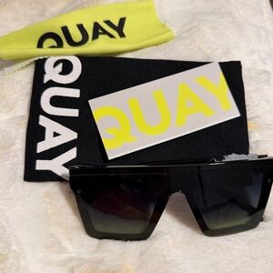 Quay Australia Black Sunglasses Hindsight New